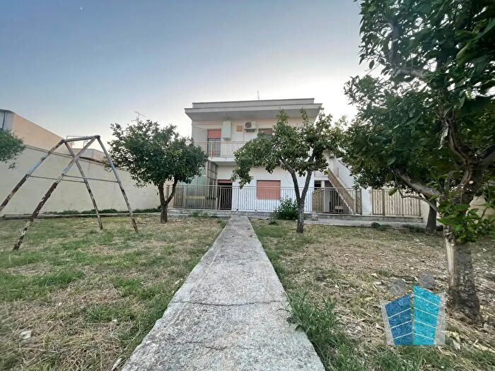 Appartamento trilocale in vendita in Via Raffaele Pascali, Vernole