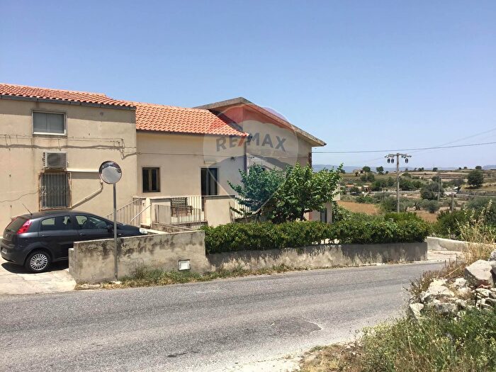 Appartamento con 6 locali in vendita in Cda San Giacomo Snc, Modica