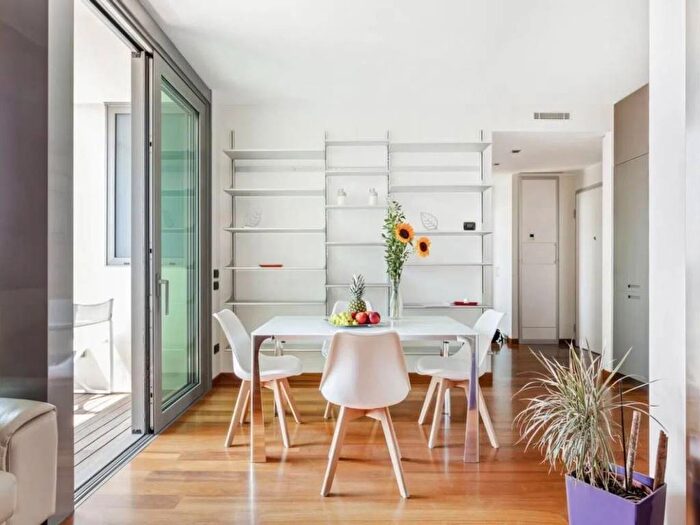 Appartamento trilocale in affitto in Via Paolo Lomazzo, Paolo Sarpi, Milano