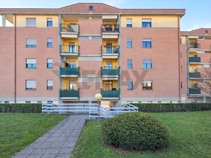 Appartamento trilocale in vendita in Via Volta, Cairate