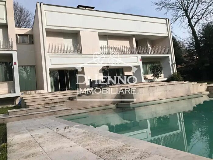 Casa con 10 locali in affitto in Roma