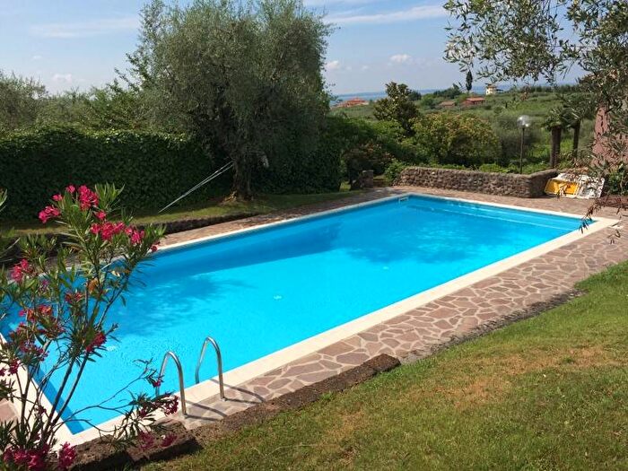 Appartamento trilocale in affitto in Bardolino