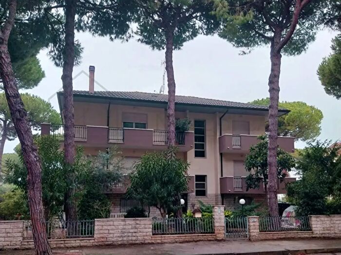 Appartamento con 15 locali in vendita in Via Titano, Cervia