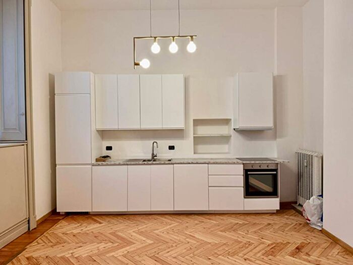 Appartamento trilocale in affitto in Via Aurelio Saffi, Vincenzo Monti, Milano