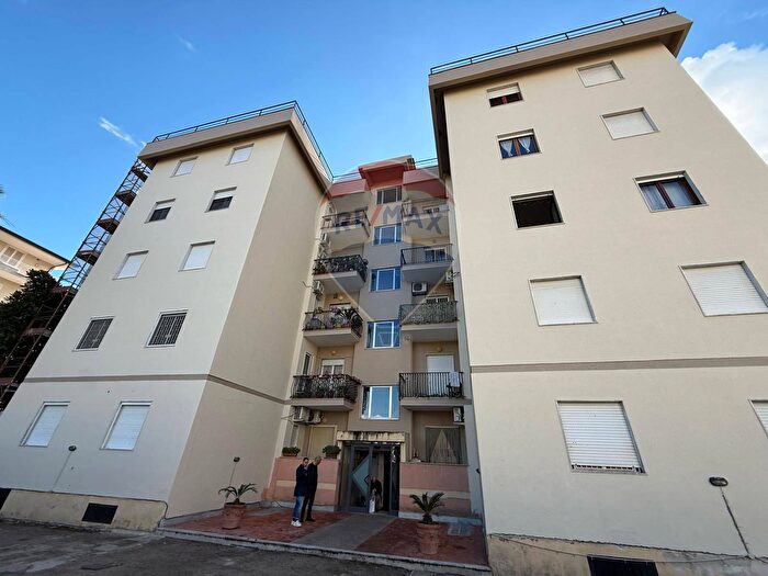 Appartamento quadrilocale in vendita in Via Giacomo Leopardi, Cesa