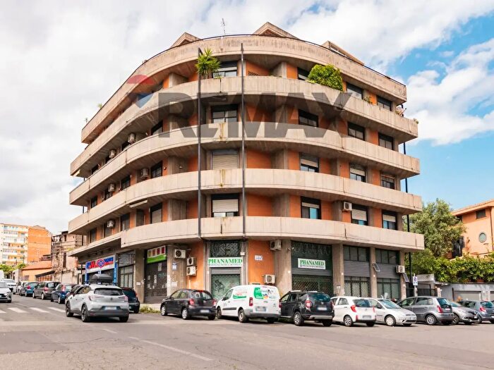 Appartamento con 5 locali in vendita in Via Orazio Condorelli, Catania