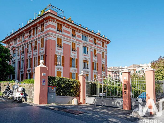 Appartamento con 6 locali in affitto in Via San Nazzaro, Albaro, Genova