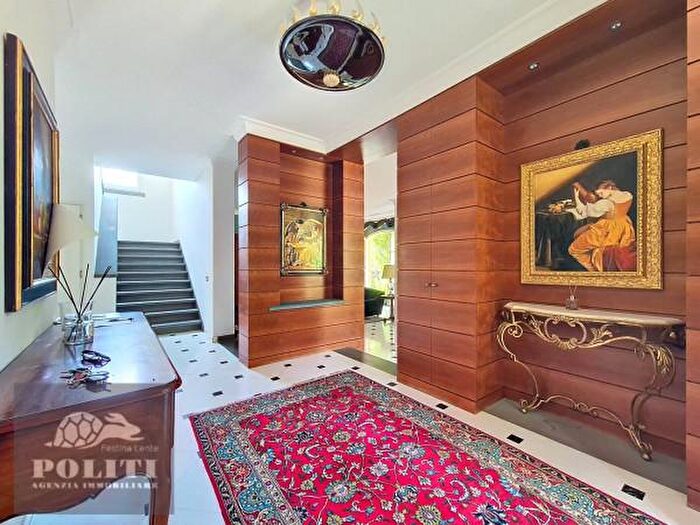 Casa con 6 locali in vendita in Via Palmiro Togliatti, Capraia E Limite