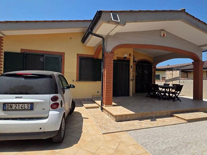 Casa trilocale in affitto in Via degli Abeti, Lido dei Pini di Ardea Lupetta, Ardea