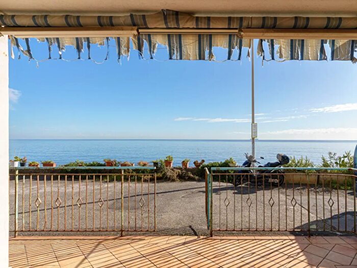 Appartamento trilocale in vendita in Lungomare Galatea, Aci Castello