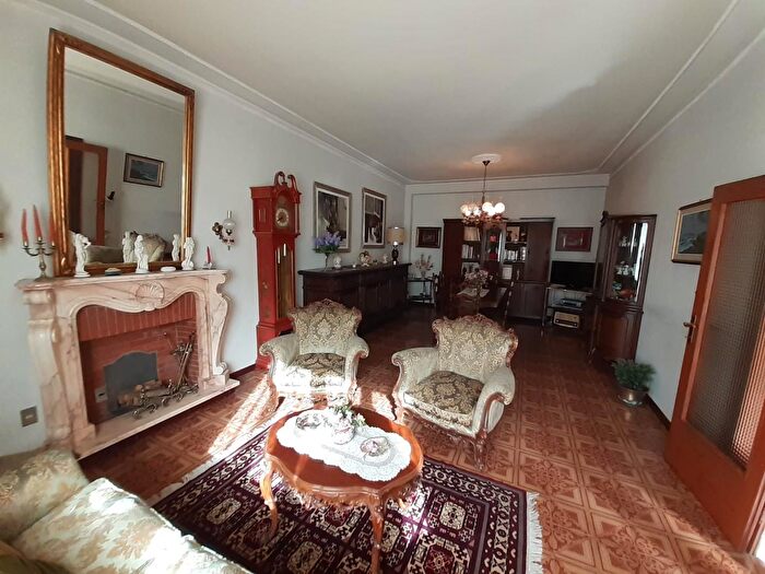 Appartamento con 6 locali in vendita in Empoli