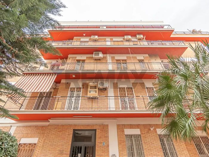 Appartamento trilocale in vendita in Via dei Fiori b, Roma