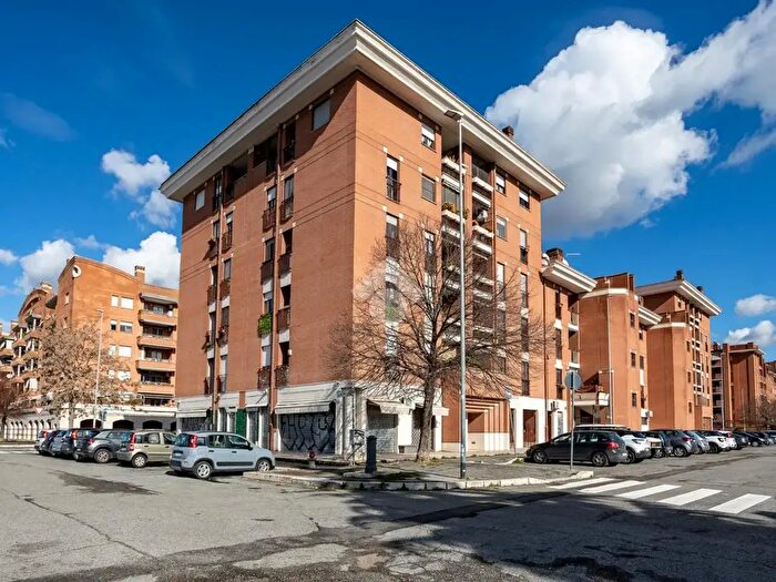 Appartamento trilocale in vendita in Via Antonino Pagliaro, Roma