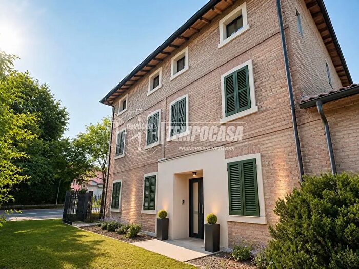 Casa con 10 locali in vendita in Via Adolfo Grassi, Reggio nell'Emilia