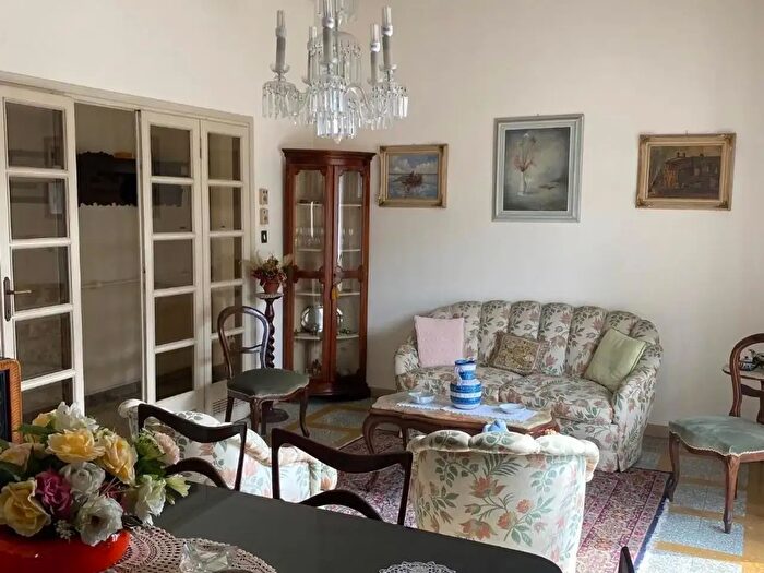 Appartamento con 9 locali in vendita in Viareggio