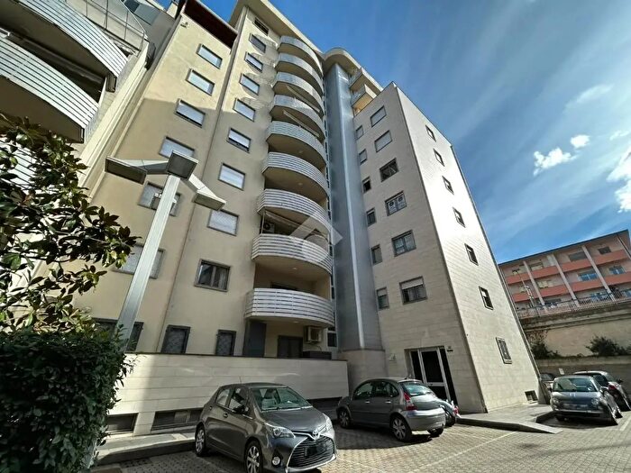 Appartamento con 5 locali in vendita in Via Beato Umile, Cosenza