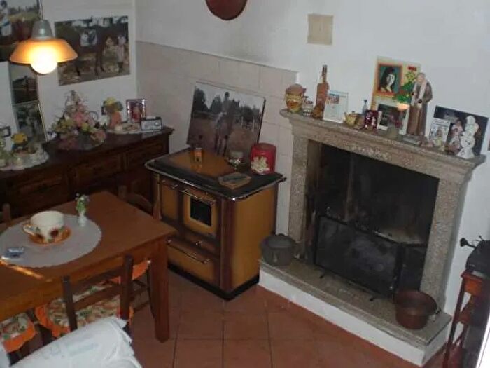 Casa con 5 locali in vendita in Villa Basilica