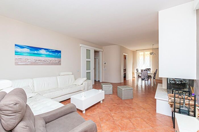 Appartamento con 6 locali in vendita in Pontedera