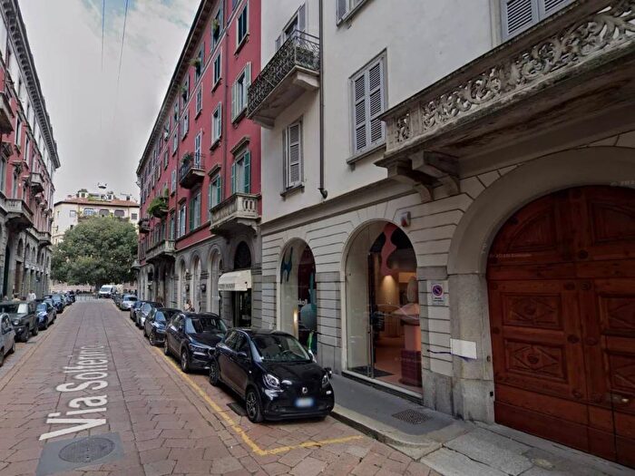 Appartamento trilocale in affitto in Brera, Milano