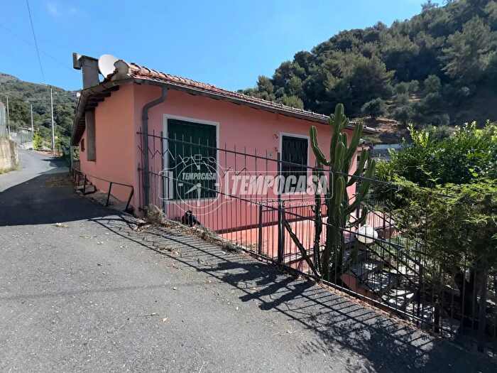 Casa quadrilocale in vendita in Strada Valloni, Sanremo
