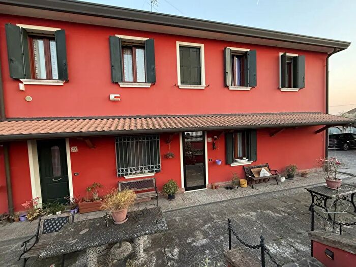 Casa quadrilocale in vendita in Località Artessura, Adria