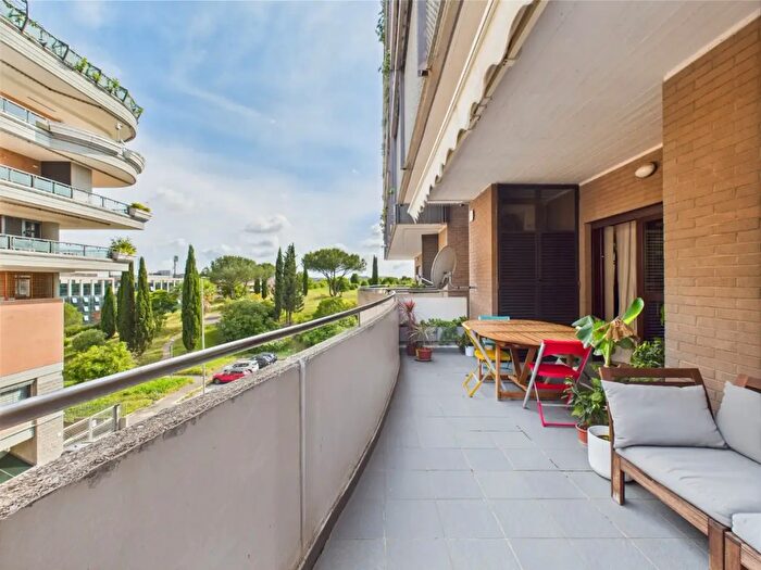 Appartamento trilocale in vendita in Via Copenaghen, Roma