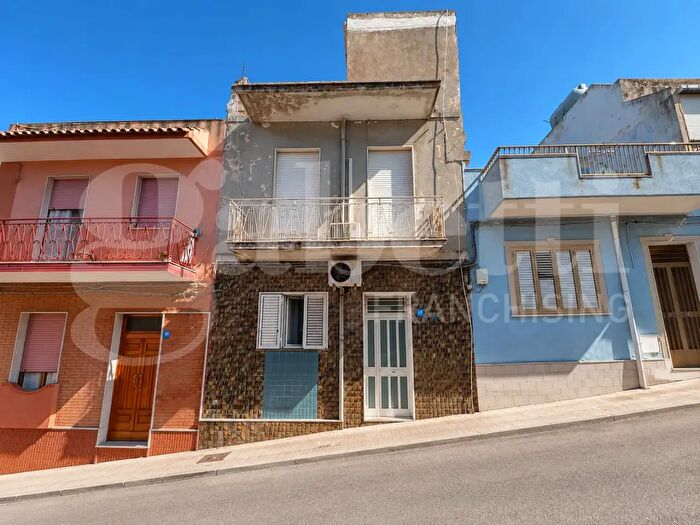 Casa con 6 locali in vendita in Via Mariannina Coffa, Pachino