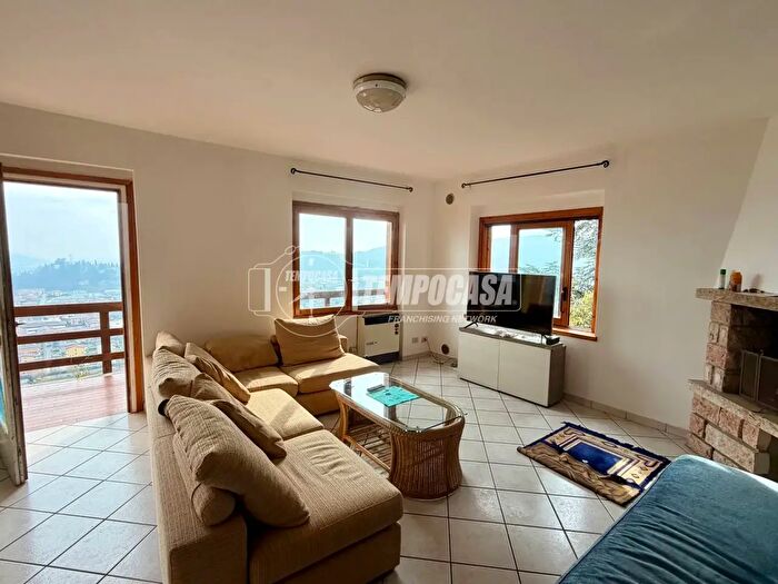 Appartamento trilocale in vendita in Via dei Ronchi, Villongo