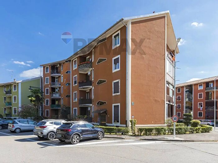 Appartamento trilocale in vendita in Piazzale Gabriele d'Annunzio, Busto Arsizio
