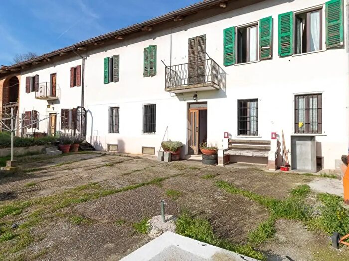 Casa con 8 locali in vendita in Via Briccarello, Cortazzone