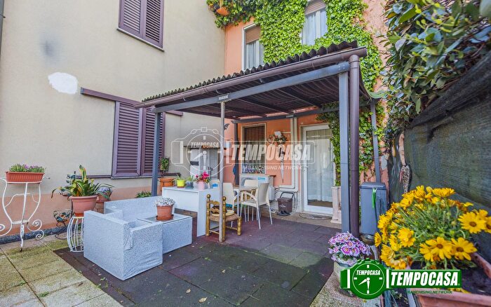 Casa trilocale in vendita in Via Giuseppe Garibaldi, Giussago