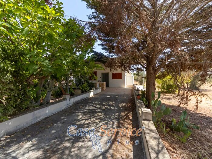 Casa quadrilocale in vendita in Matino Le Italia, Matino