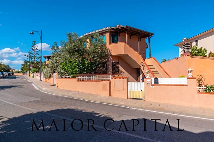 Casa quadrilocale in vendita in Via Londra, Olbia