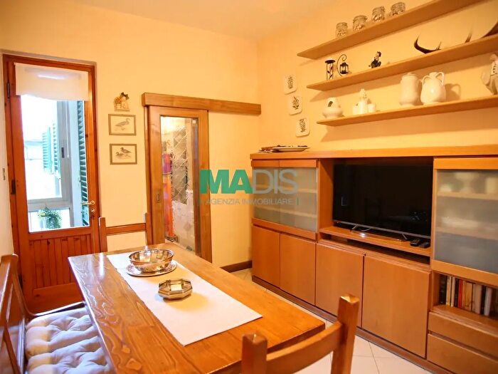 Appartamento trilocale in vendita in Via Garilgiano, Prato