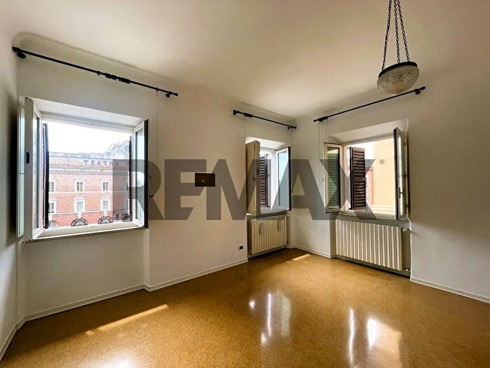 Appartamento quadrilocale in affitto in Jesi
