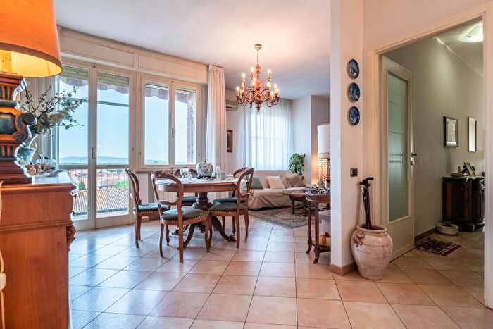 Appartamento con 7 locali in vendita in Vle Italia Pontedera, Pontedera