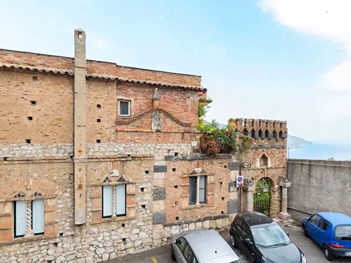 Appartamento in vendita in Via Fontana Vecchia, Taormina