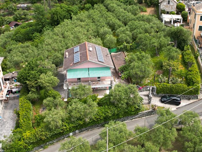 Casa con 8 locali in vendita in Lavagna