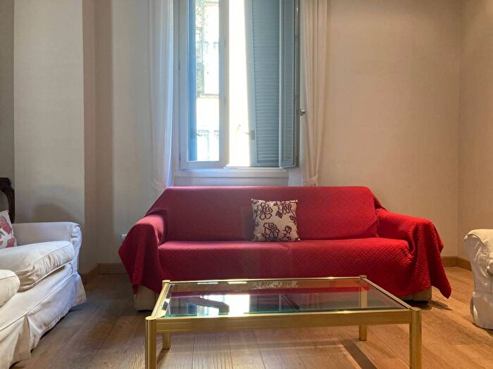 Appartamento trilocale in affitto in Via Bianca di Savoia, Quadronno Crocetta, Milano