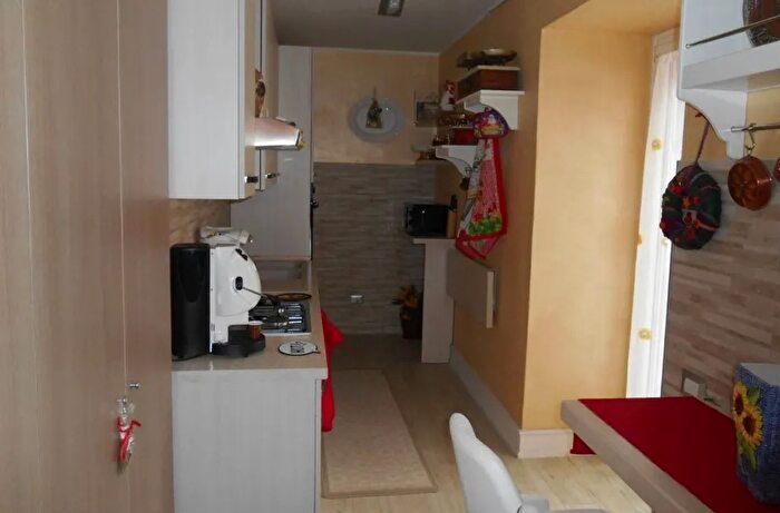 Appartamento con 6 locali in vendita in Via Amato di Montecassino, Napoli