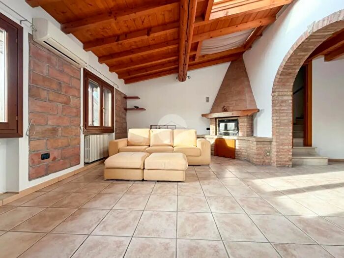 Casa quadrilocale in vendita in Via Sacca, Montichiari