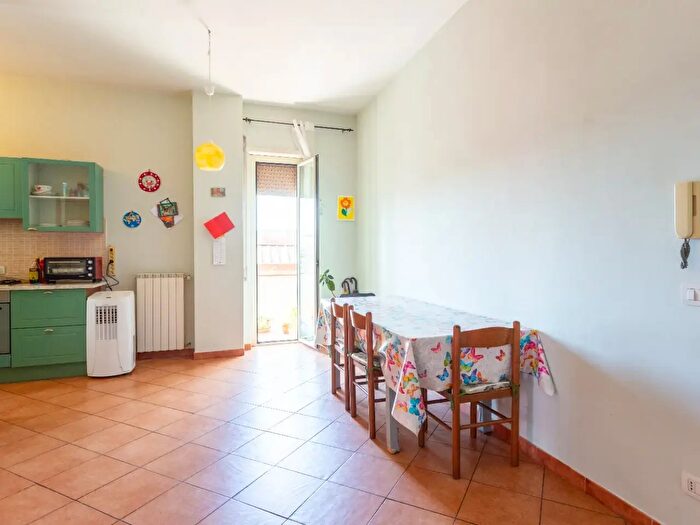 Appartamento trilocale in vendita in Via Angelo Marabini, Roma