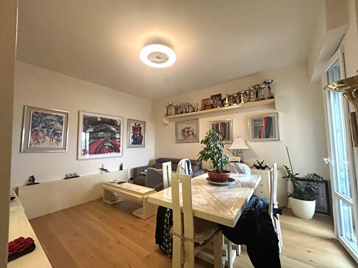 Appartamento trilocale in vendita in Via di Carraia, Firenze