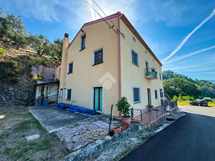 Casa con 5 locali in vendita in Contrada Passamorrone, Cleto