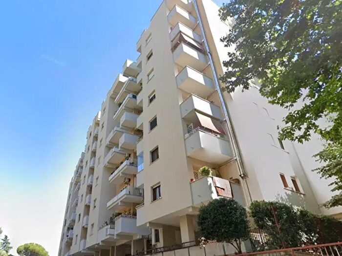Appartamento trilocale in vendita in Via Marcello Piacentini, Roma