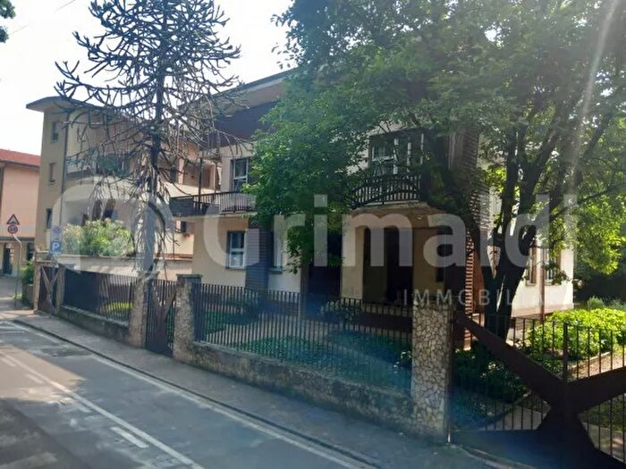Casa con 5 locali in vendita in Via Dante Alighieri, Limbiate
