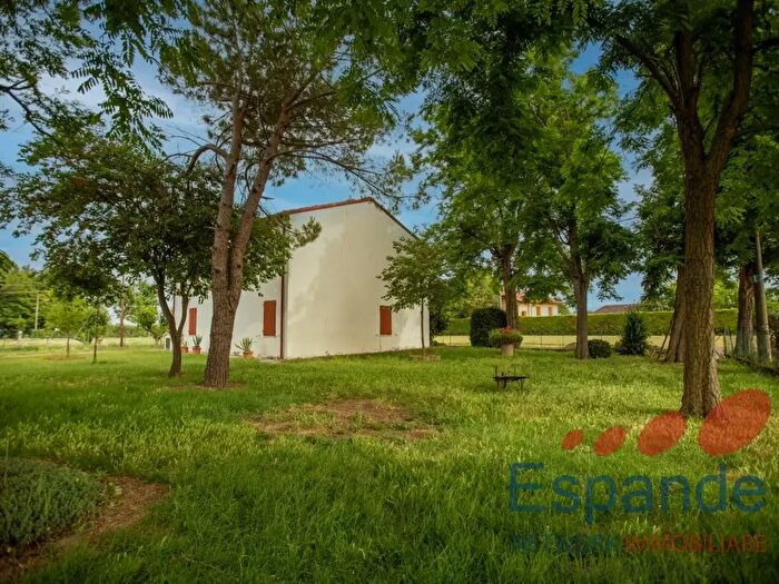 Casa con 9 locali in vendita in Via Clodio Paolino, Forli