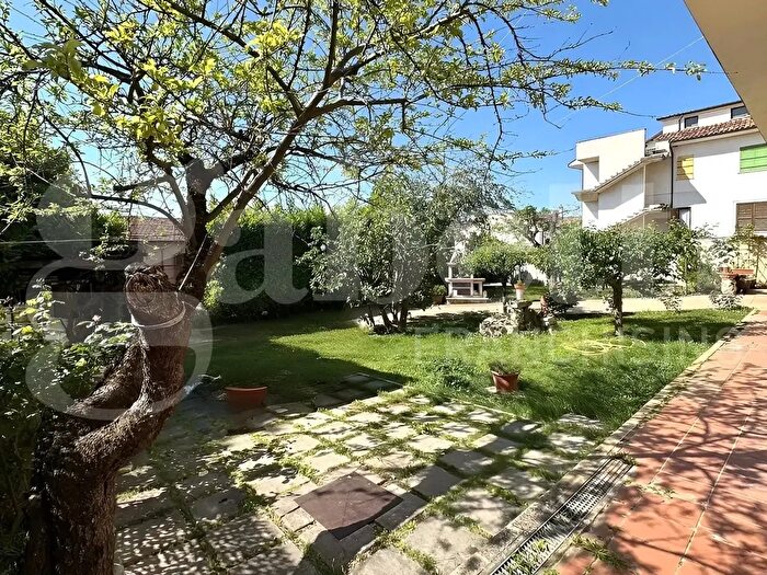 Casa con 14 locali in vendita in Via Massa dAlbe, Avezzano