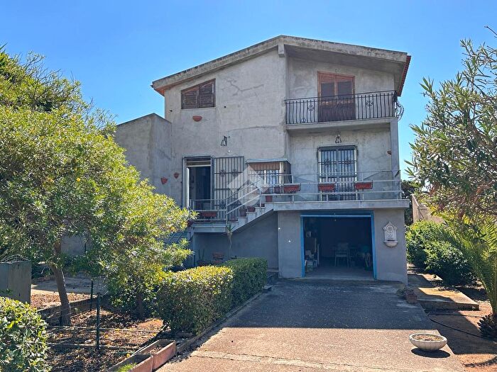 Casa con 6 locali in vendita in Via delle Palme, Vittoria