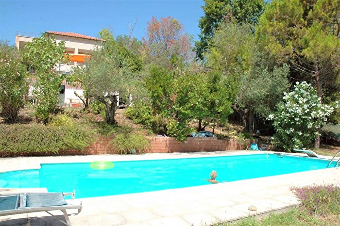 Casa con 20 locali in vendita in Spoltore, Spoltore